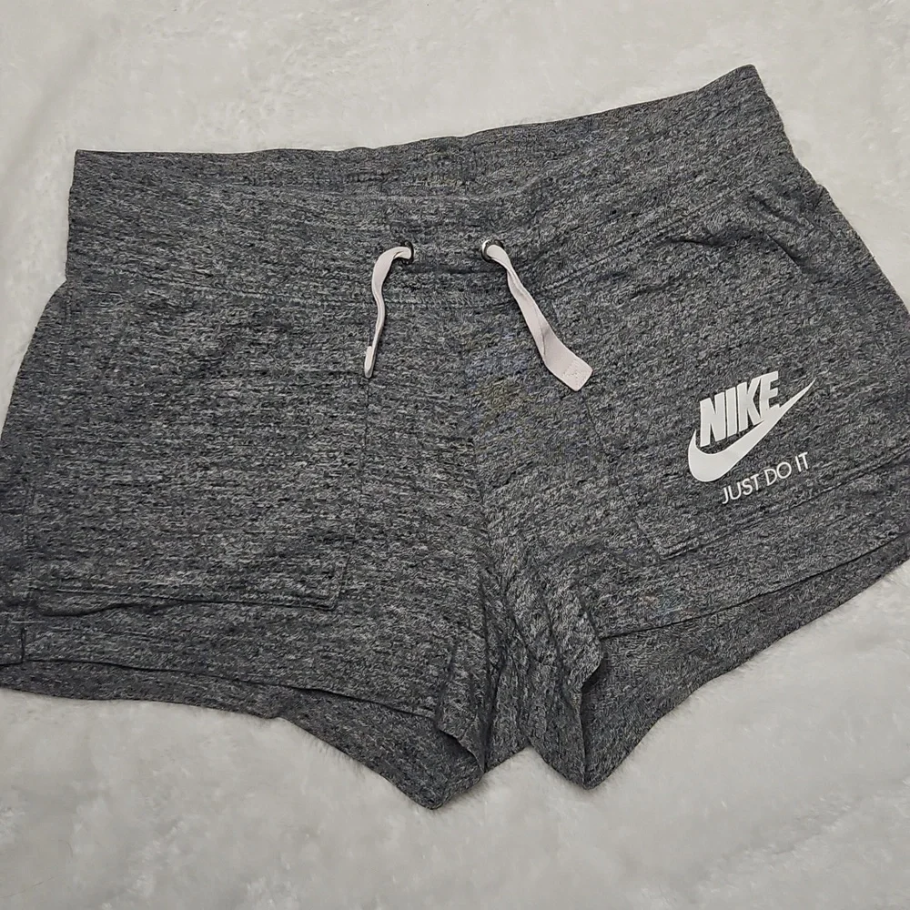 Nike Gym Vintage Heathered Charcoal Gray Shorts Drawstring Womens Size Small EUC